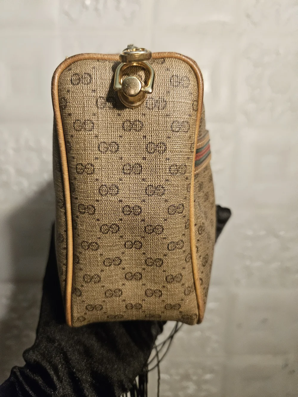 Gucci Men's Signature Pattern Crossbody Toiletry Clutch Bag in Brown AUTHENTIC